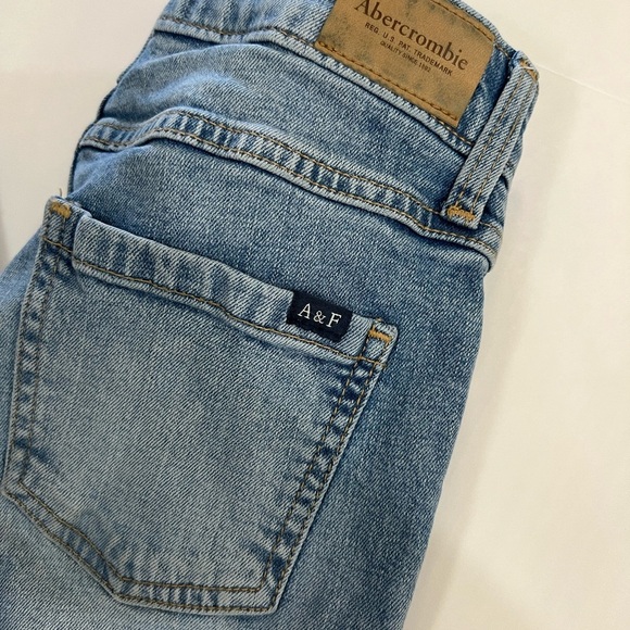 Abercrombie Kids Blue Straight Leg Jeans with Floral Design - Picture 5 of 14